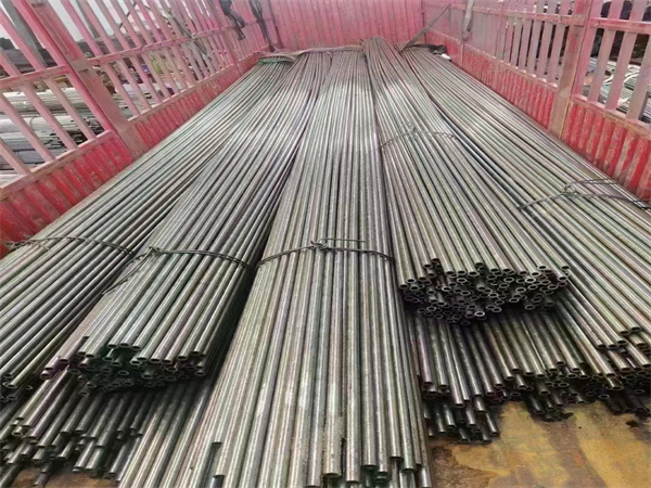 美標(biāo)A213T5無(wú)縫鋼管 T5合金無(wú)縫管 27*3等規(guī)格小口徑管材